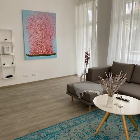 Discovair Karl14 - 65qm Inklusive Parkplatz - Zentral & Modern Mit Balkon, Netflix *